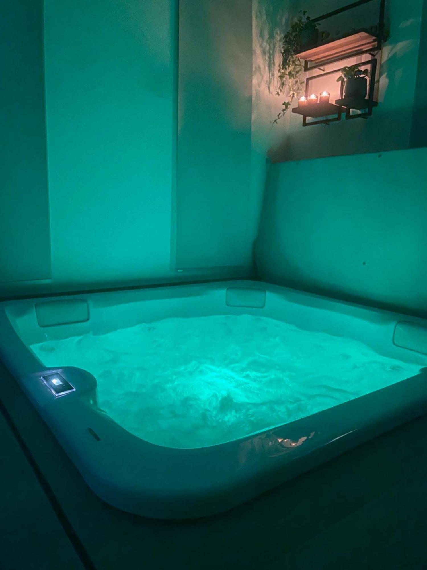 Logement Avec Jacuzzi Joucas Bagian luar foto