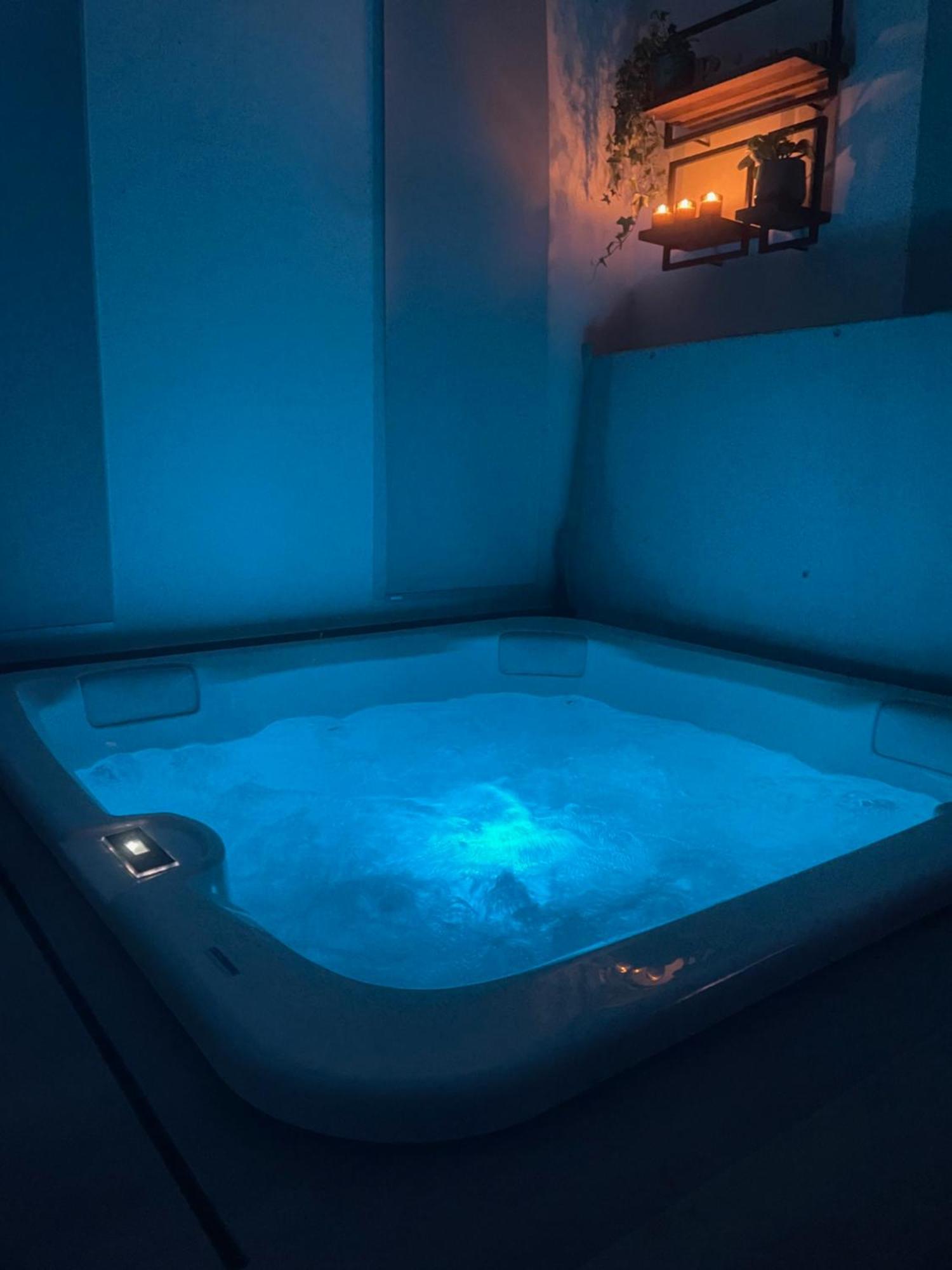 Logement Avec Jacuzzi Joucas Bagian luar foto