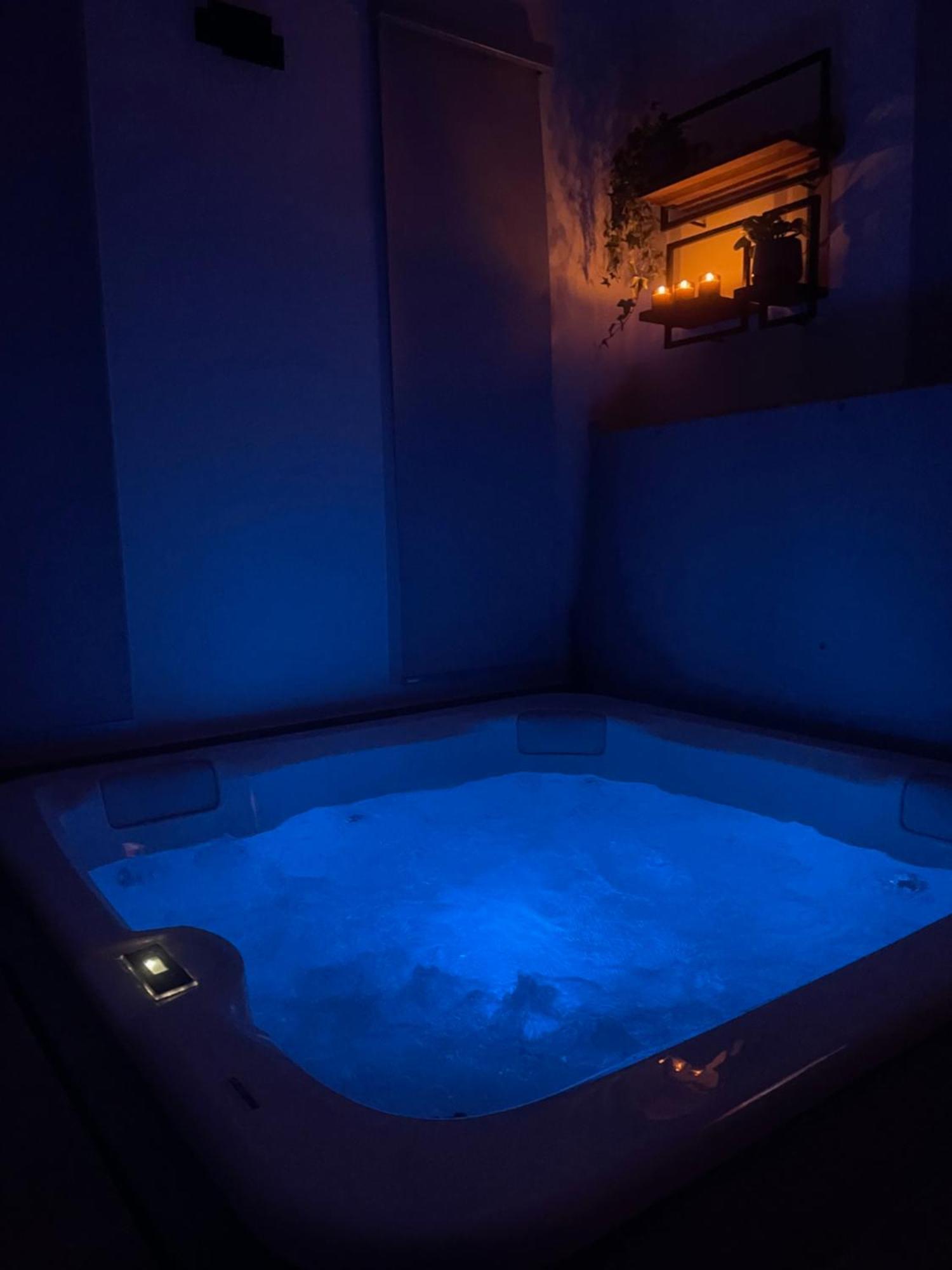 Logement Avec Jacuzzi Joucas Bagian luar foto